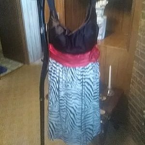 Sleeveless Sassy Prom Dress